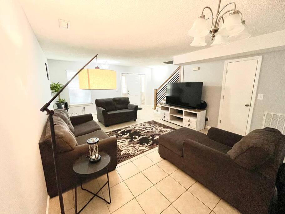 Lovely 2-Bedroom Condo W/Balcony And Free Parking 내슈빌 외부 사진
