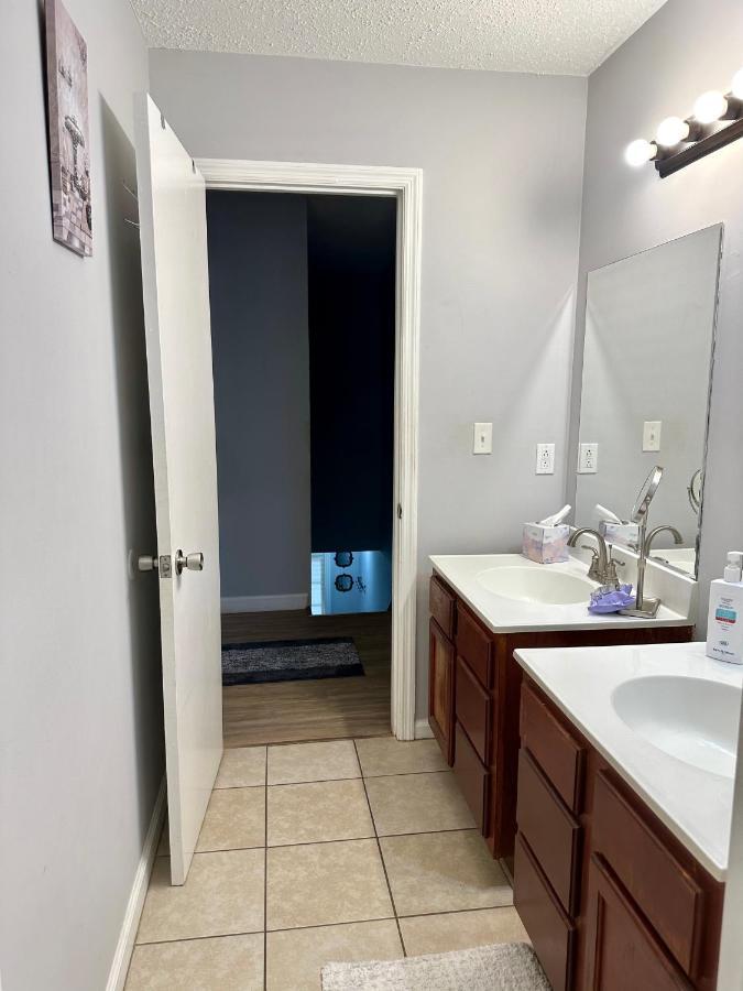 Lovely 2-Bedroom Condo W/Balcony And Free Parking 내슈빌 외부 사진